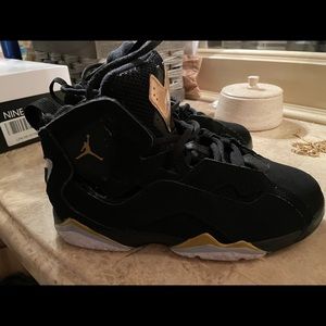 Kids Jordan’s size 2Y